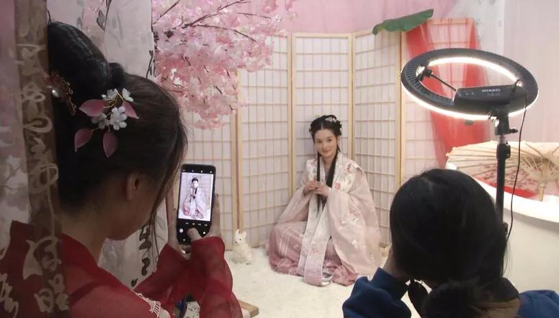 丹阳姑娘开了家汉服体验馆，带你穿越千年