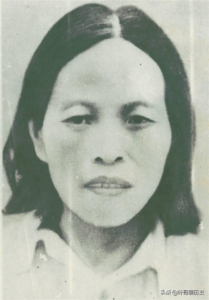 她被捕时坚贞不屈任凭敌人严刑拷问，牺牲前买通敌人：别打肚子
