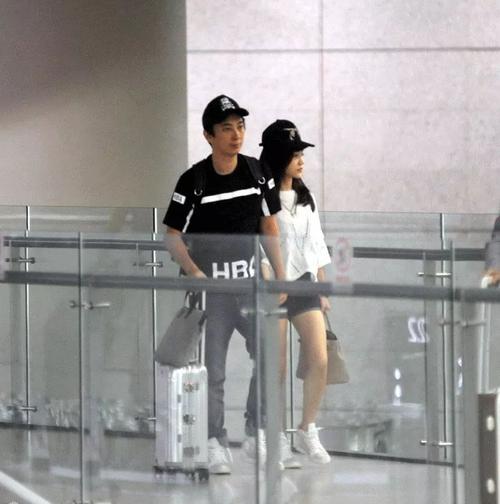 王思聪的风流情史，靠金钱征服了15个女人，如今却沦为了爱情舔狗