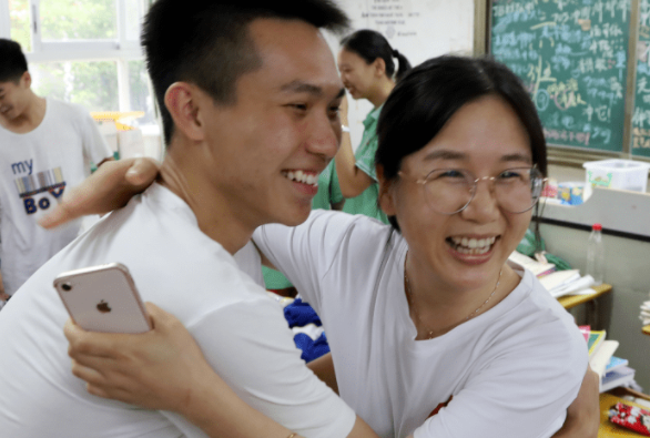 江西多名公立教师选择“辞职”，辛苦考上的编制，到底为啥要放弃