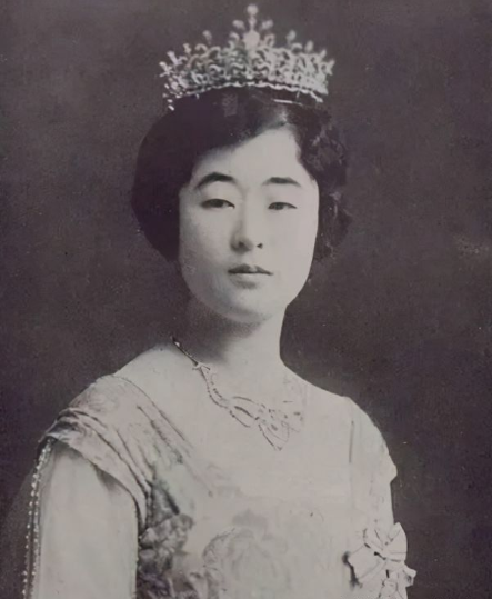 美智子：被婆婆良子高压统治41年，晚年化身恶婆婆，折磨儿媳雅子