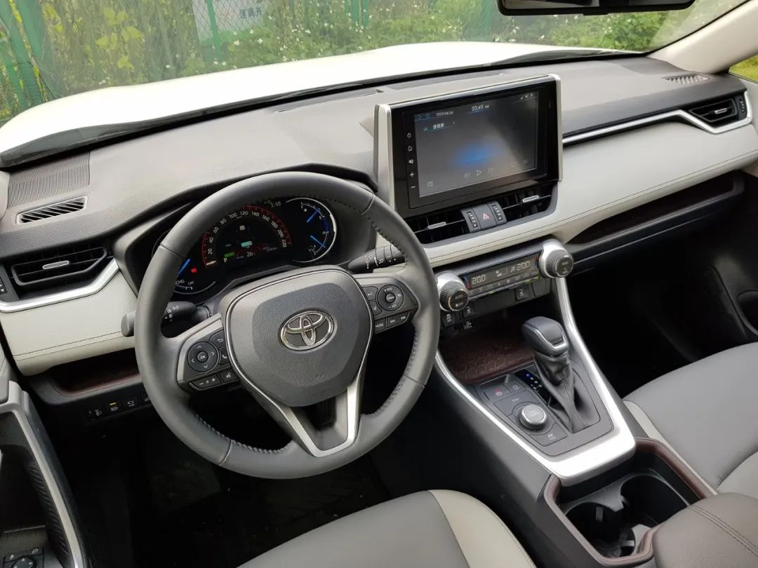 RAV4怎么就吃香了，是因为TNGA、混动系统还是麋鹿测试？