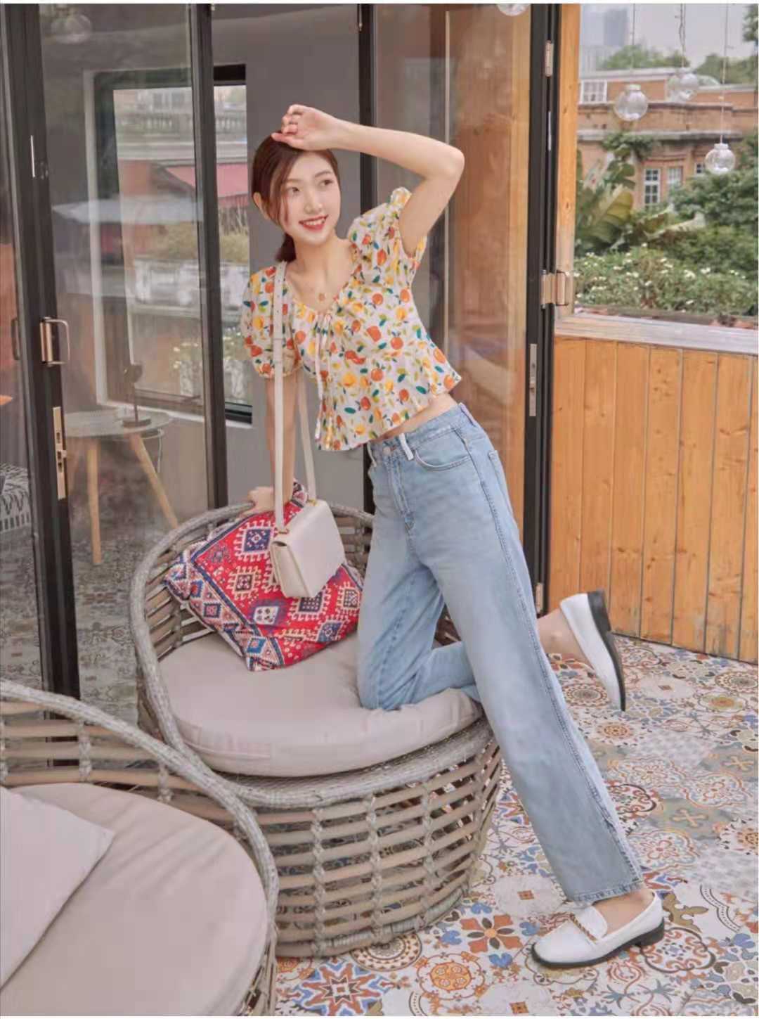 在穿衣搭配方面自然是舒适和简单方便为主了.