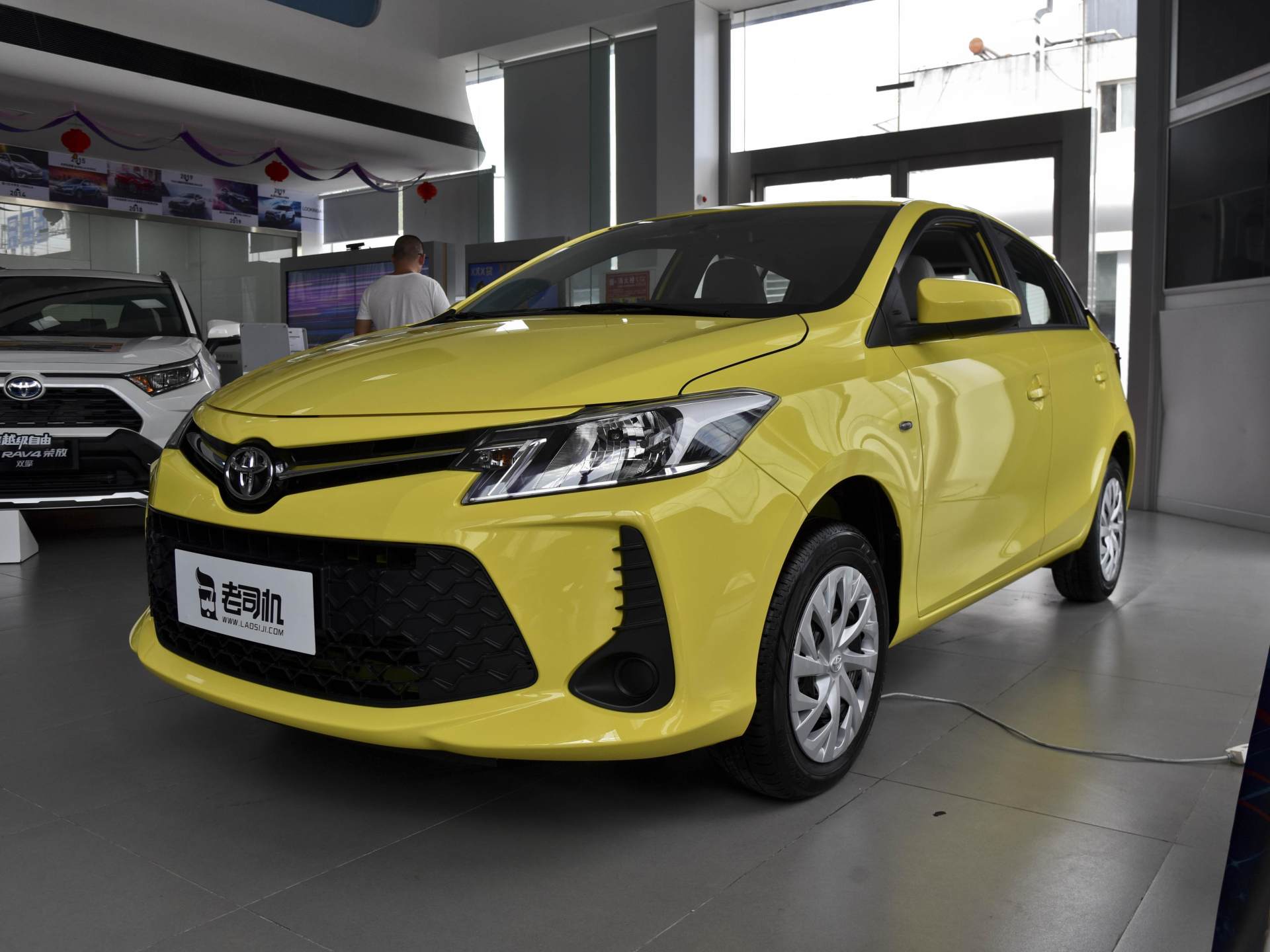 价格低保钱包,5l油耗耐用好修,家用合资车,带你看丰田威驰fs