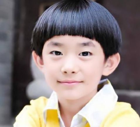 生日当天憾别金鸡影帝，20岁的易烊千玺，侥幸逃过被捧杀命运