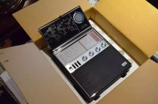 在丹·罗宾逊的私藏接收机博物馆把全球顶级收音机一次看够