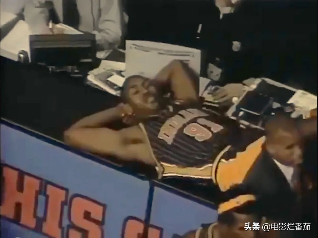 史上最惨烈的NBA斗殴现场！这部纪录片，揭开奥本山宫殿冲突之谜