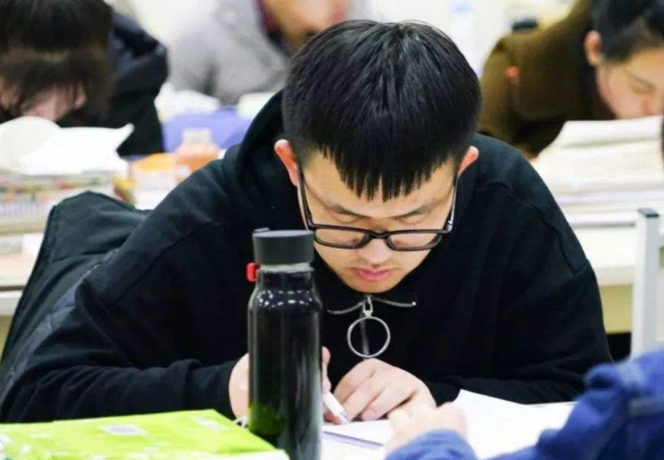 部分高校传来“坏消息”，考研党不淡定了，直呼我们太难了