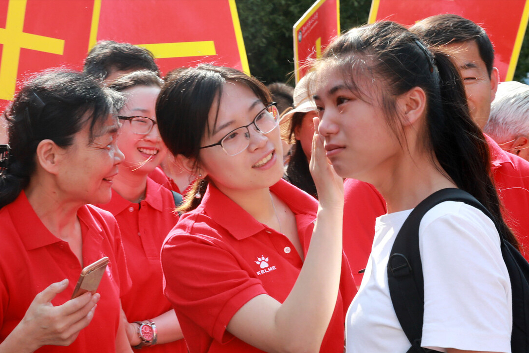 高考当天为何不能穿校服，老师一语道破玄机，学生需提前知晓