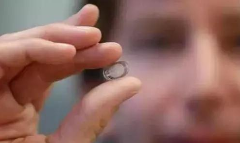 追求女神7年，婚后他却抽出了水果刀……