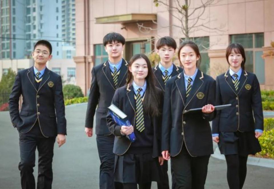 孩子成绩一般，选公办高中好还是民办高中好，希望你没选错