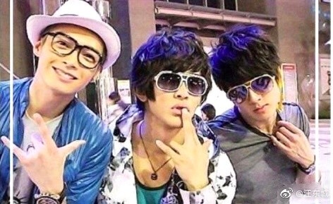 吴尊带家人与汪东城辰亦儒聚会，再喊飞轮海口号，满满回忆杀