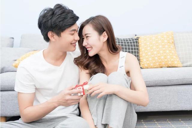 女生怎样追到喜欢的男生，只需要三招，把喜欢的男生追到手