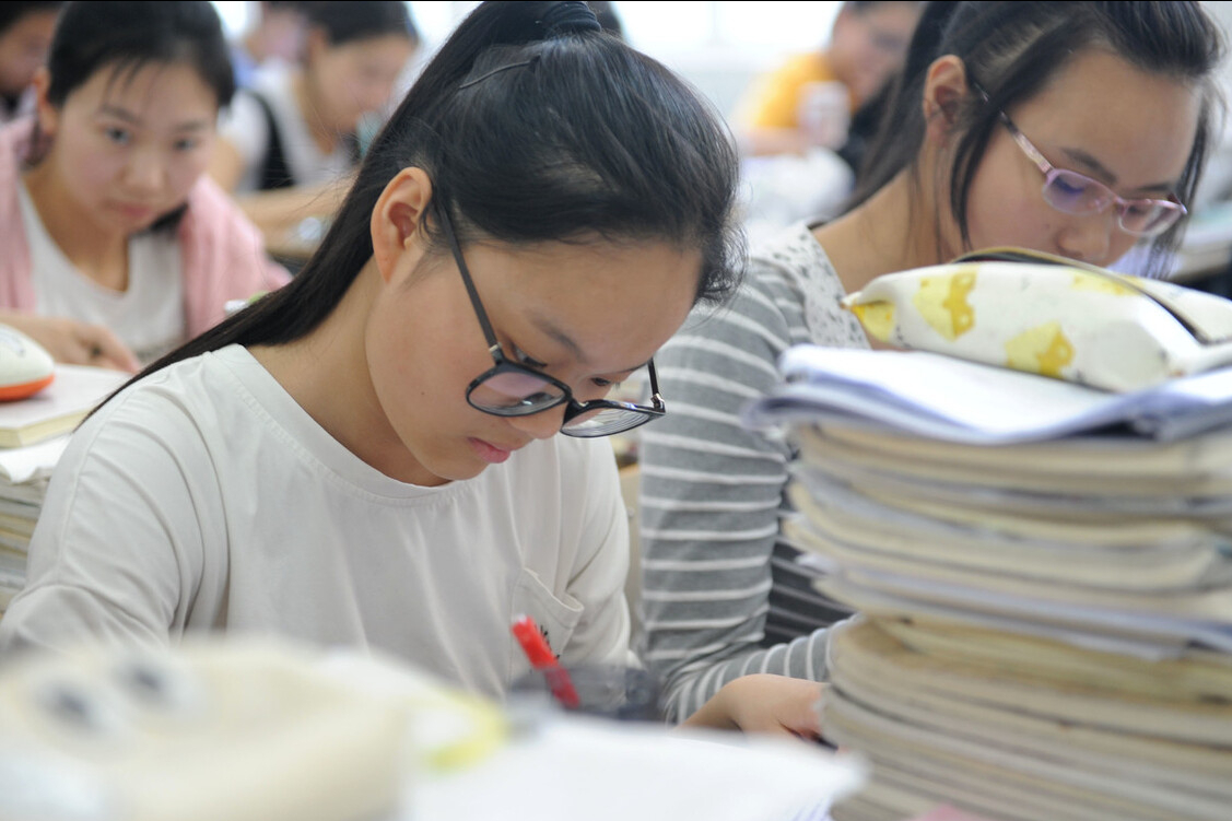 适合中等生报考的本科大学，虽名气不大，但毕业生多数能拿铁饭碗