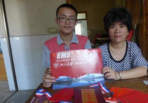 妈妈晒孩子浙江大学通知书，朋友圈求赞，隔天却发现无人“买账”