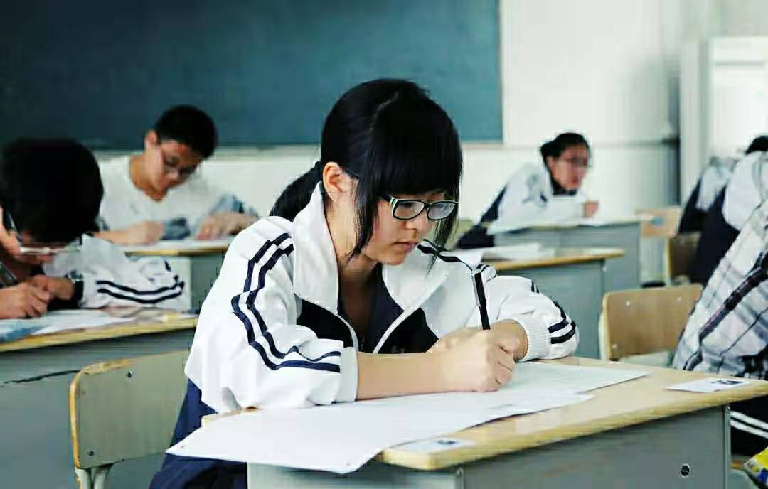 贵州省的“明星”高中，今年31人考上清北，大量学生考上985