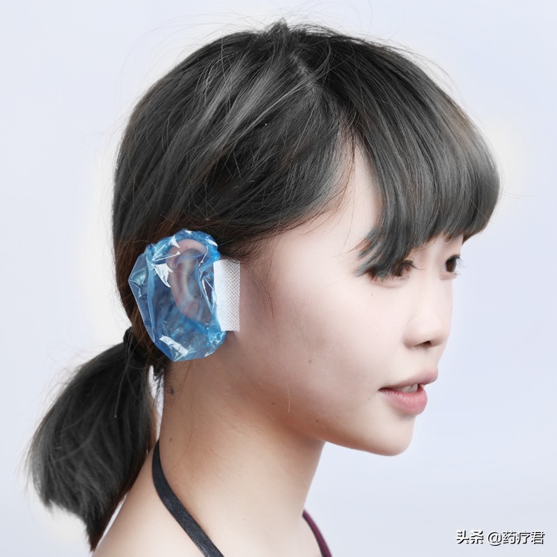 年轻女孩打耳洞后长了个大疙瘩，悔不当初，原来打耳洞也挑体质！