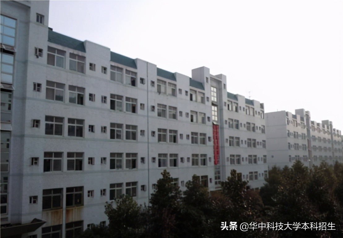 神仙配置！坐拥36个食堂和4个地铁站，湖北“最壕”大学来了！