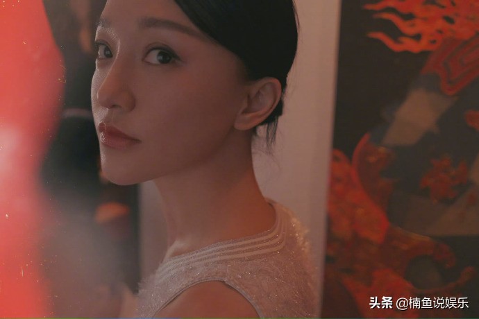 周迅早期橘发造型好惊艳！32岁宛如人间精灵，回眸的那一刻心动了