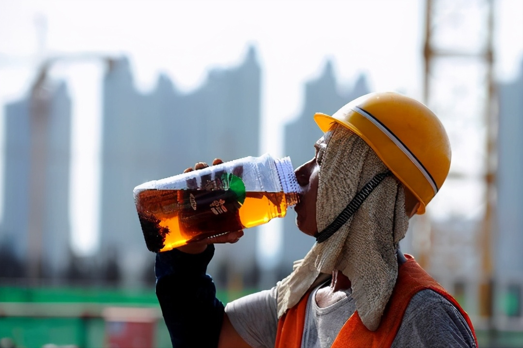 六环外的北京：每天通勤都像春运，孤独迷茫依然向阳