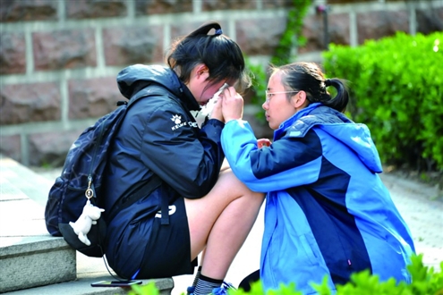 高考生估分450大哭，我日日夜夜学习，却要和200分的人一起读大专