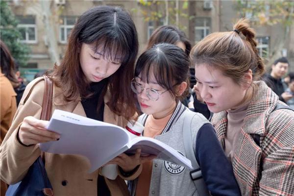 准备参加国考，动辄几万的辅导班要不要报？再纠结就来不及复习了