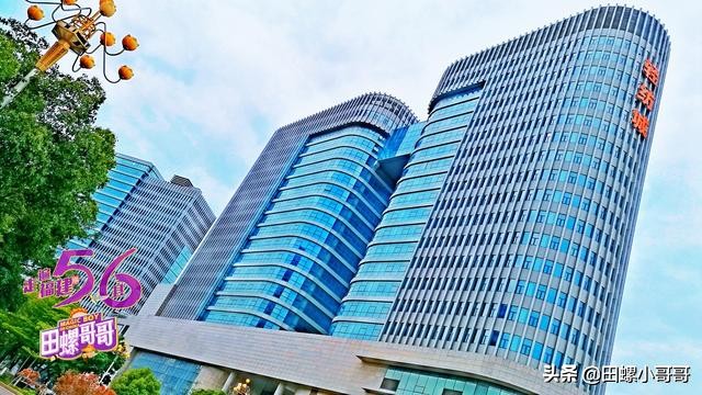 福建最牛服装镇，有近千家企业，产品畅销全球，城建犹如地级市