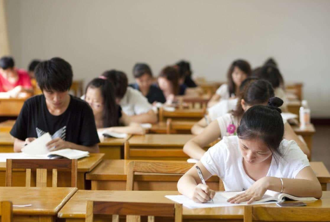 大学期间需要考下来的证书，对毕业后就业很有用，大学生要知道