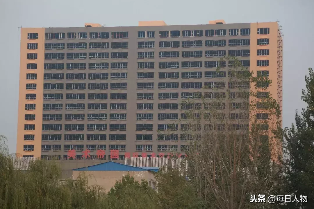 校园可以同时开拍哈利波特和还珠格格，中国最神奇的大学在哪里？