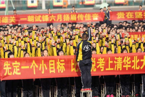 各地高考标语火了，“屌丝气”十足，但不失为人间清醒的良药
