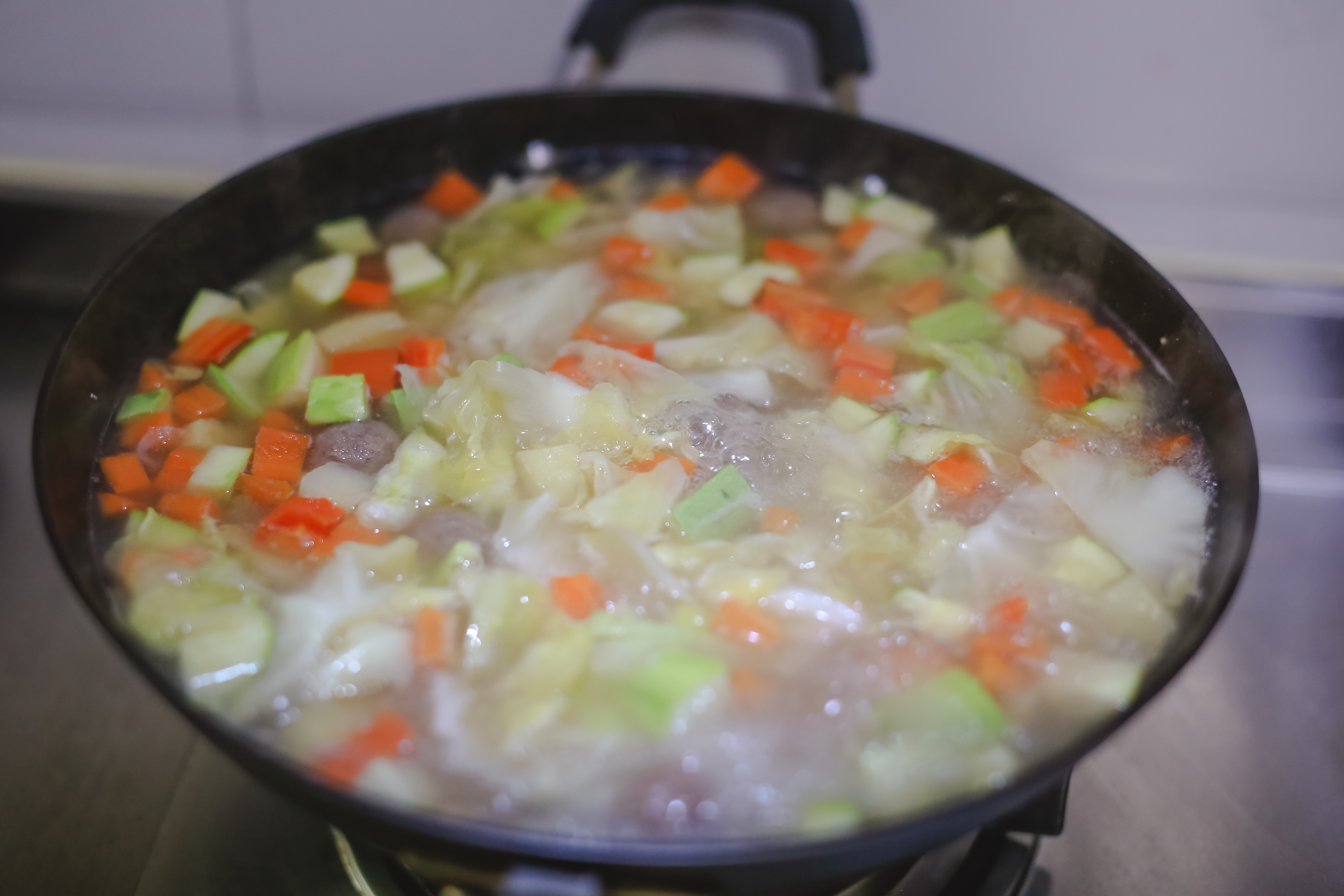 肉丸胡辣汤的制作方法（美味鲜香的肉丸胡辣汤烹饪方法）