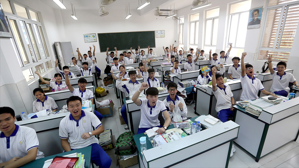 女孩高考数学拿满分，正脸神似周冬雨，评论区留言“阴阳怪气”