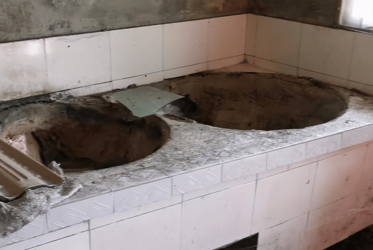 古天乐曾捐赠111所学校，而10年前这所希望小学，如今却彻底荒凉