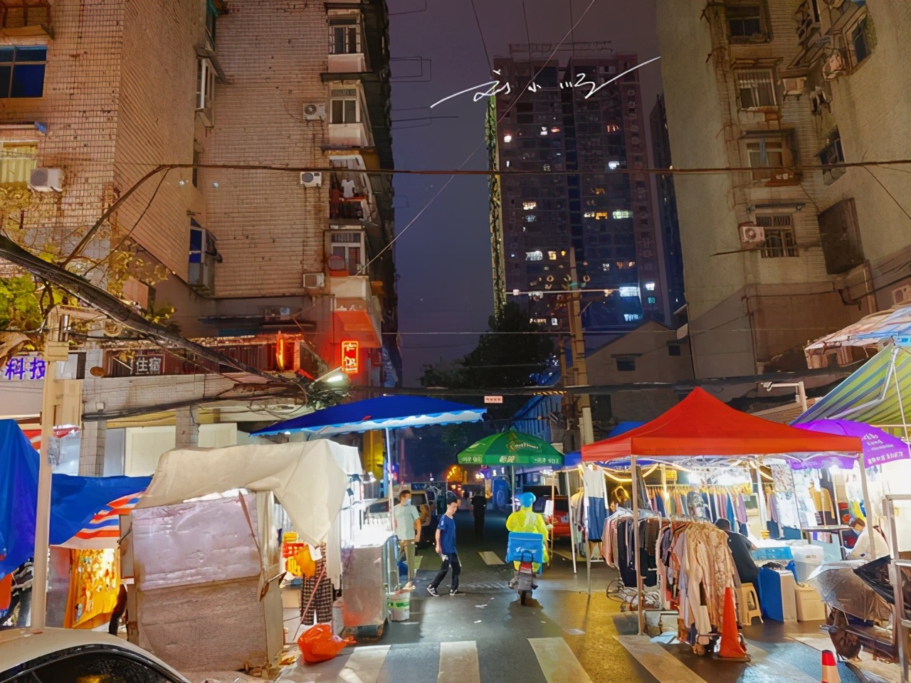 武汉最大的夜市步行街图片