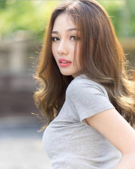 原本桃李满天下，何必堂前更种花，优秀作文赏析：《致敬教师》