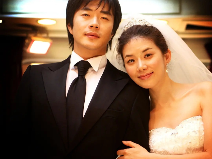 韩国爱情电影《比悲伤更悲伤的故事》,有一种爱情,不疯魔不成活