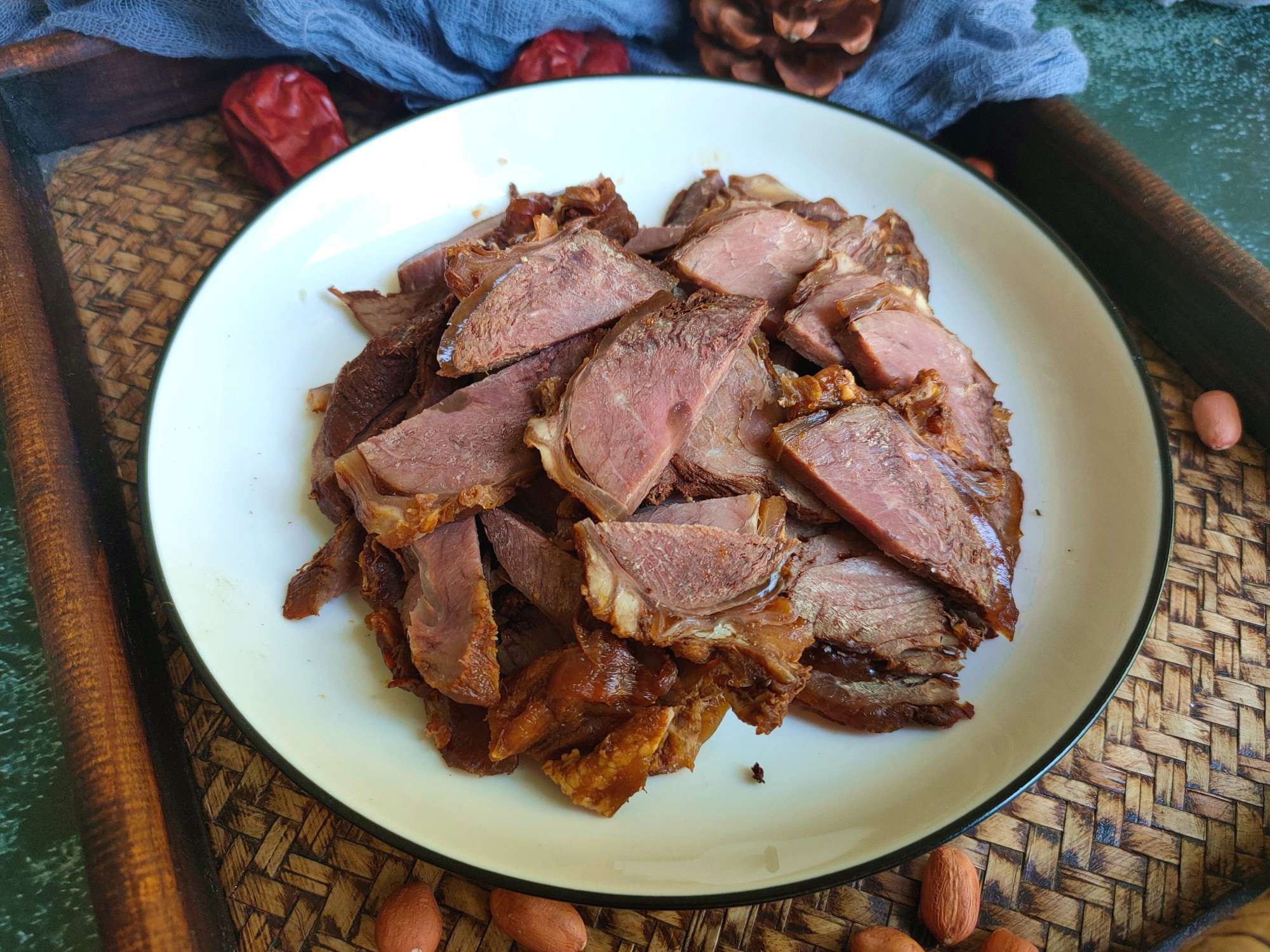 在家做酱牛肉,牢记"3个窍门",牛肉酱香味浓郁,紧实不散花