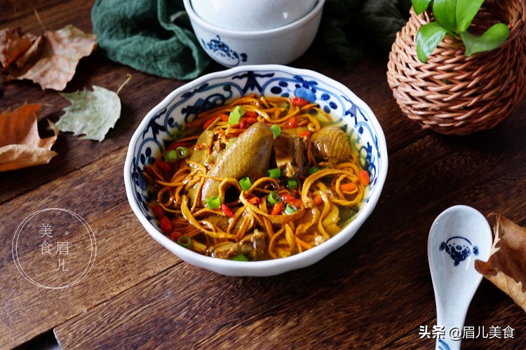 鸽子和它搭配煮汤(鸽子和它搭配煮汤可以吗)