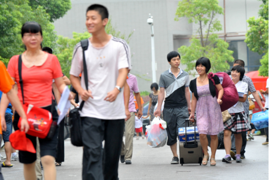 高考结束别掉以轻心，大学生活远比想象得更重要，学生要重视