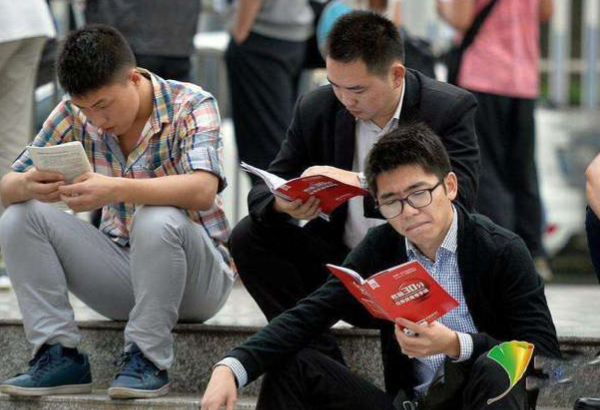 毕业生因“交过社保”无缘编制工作，影响考编那些事，学生不要碰