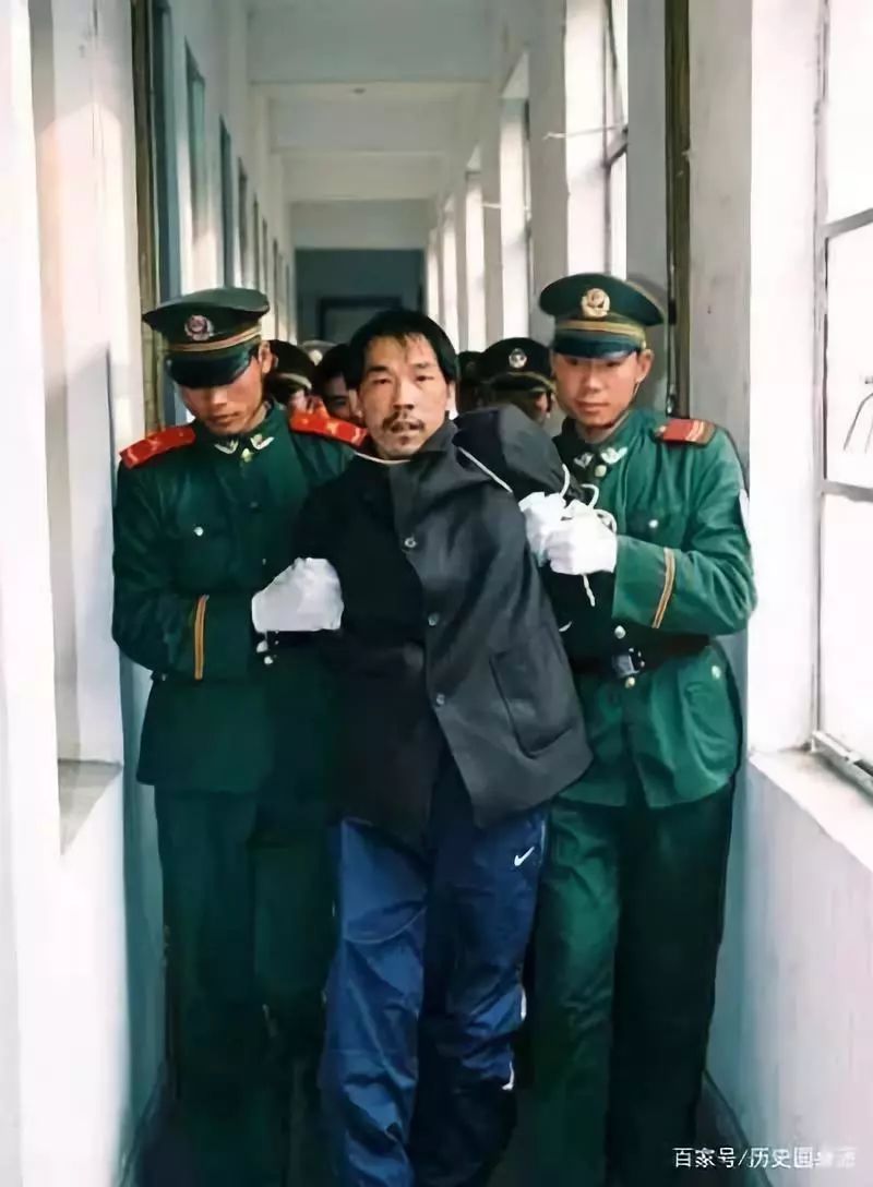 杀7人“女魔头”最后一条朋友圈曝光！网友晒出和她的聊天记录……细思极恐