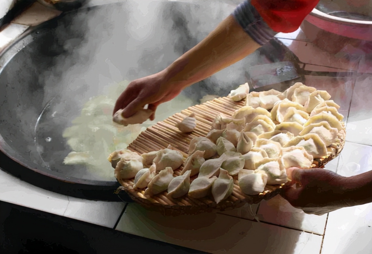 同樣是煮餃子，“蓋蓋煮”和“不蓋蓋煮”區別大，學會在煮不吃虧