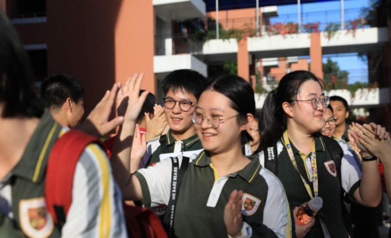 上海很神秘的二本大学，知名度并不高，但毕业生多数成为公务员