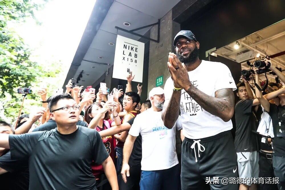 最强nba船卡可以穿哪些鞋子(人生赢家！老詹新战靴仅2分钟售罄，34岁了，他仍是最强球员之一)