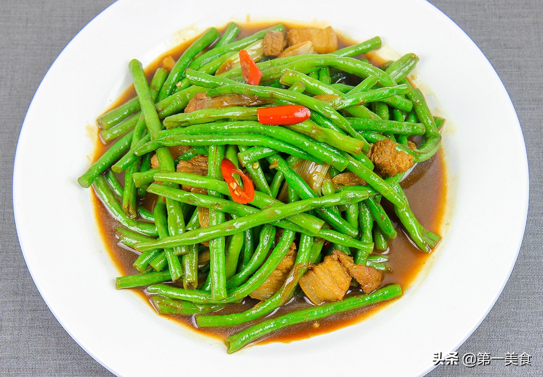 长豆角怎么炒好吃（分享一道美极长豆角的家常做法）
