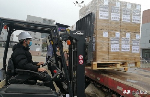 第十六批物资5万个医用面罩、60万只医用外科口罩支援一线