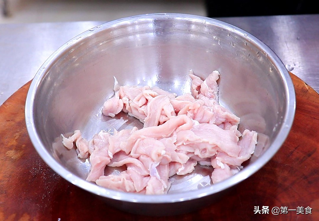 水煮肉片原来这么简单，掌握这1个调味，在家也能做出饭店的味道