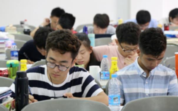 大学生的请假条花样多，想要“回家结婚”，辅导员给出神回复