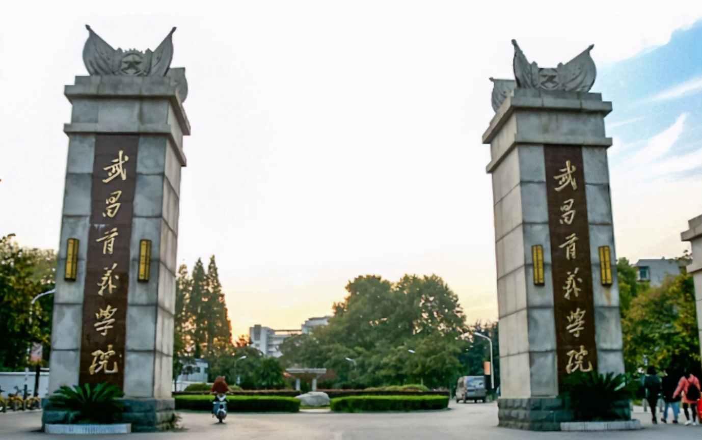 考上民办二本学校，一年学费2.8万，这4个专业值得学生“捡漏”