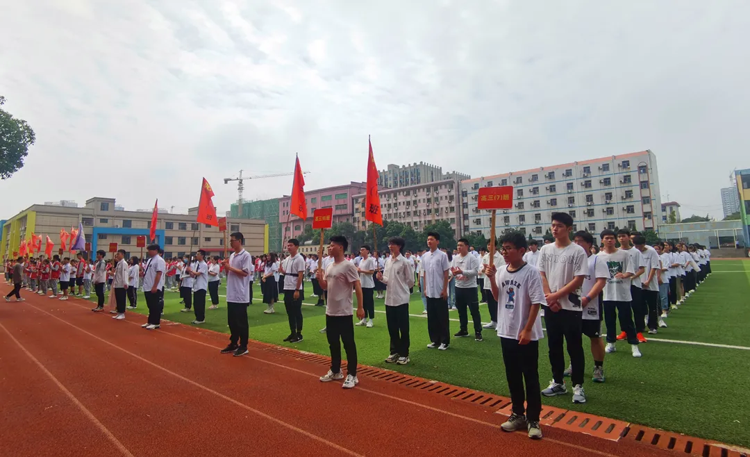 行稳致远 未来可期｜南昌现代外国语学校举行高三摸底考试表彰大会